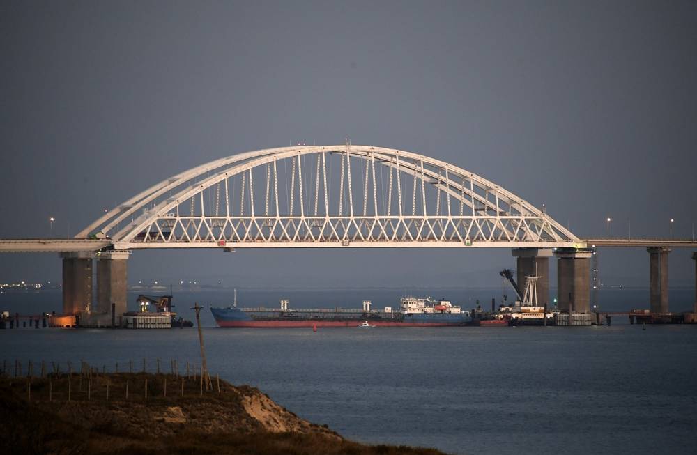 Ucrania dice que Rusia disparó contra barcos de Crimea e incautó 3 buques