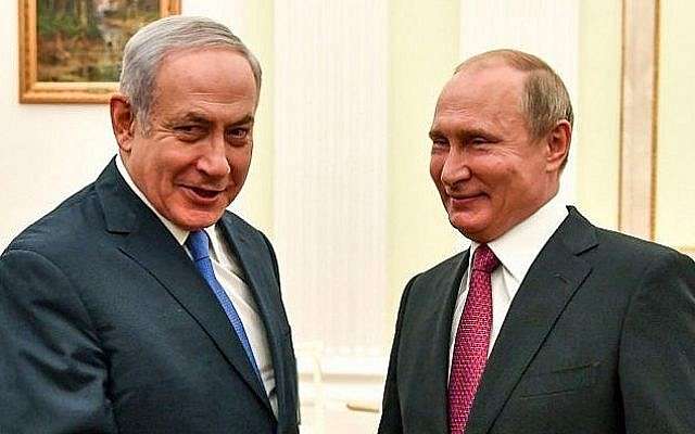 El presidente ruso Vladimir Putin (R) con el primer ministro israelí, Benjamin Netanyahu, durante su reunión en el Kremlin en Moscú el 11 de julio de 2018. (AFP / Pool / Yuri Kadobnov)