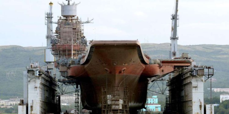 Rusia admite que no puede reparar el Kuznetsov, su único portaaviones