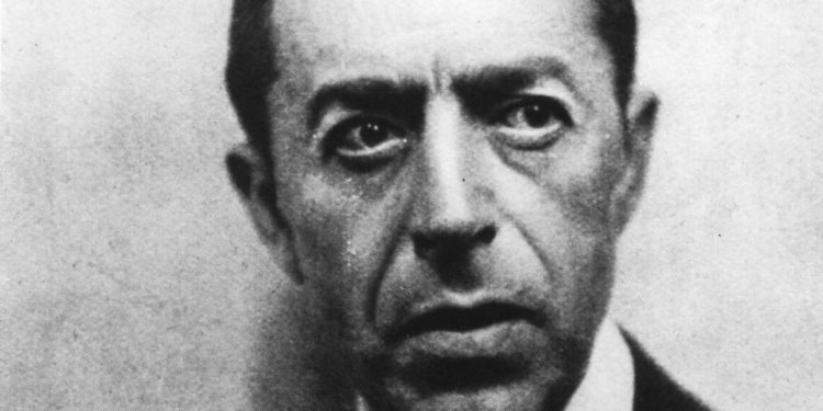 Hoy en la historia judía: Los rusos asesinan al verdadero James Bond