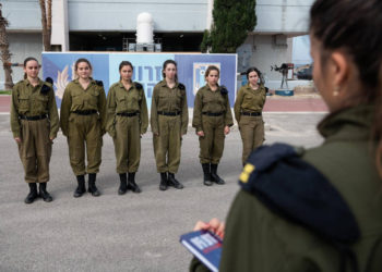 FDI prueba a combatientes mujeres en buques de guerra de la marina