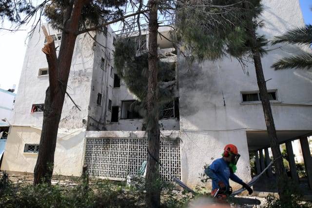 El frente del edificio que fue alcanzado por un cohete en Ashkelon. Ilan Assayag