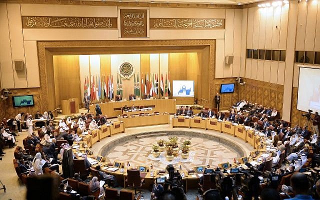 Esta fotografía tomada el 11 de septiembre de 2018, muestra una vista general de una reunión de ministros de asuntos exteriores de la Liga Árabe en la sede de la organización en la capital egipcia, El Cairo. (Foto de AFP / Mohamed El-Shahed)