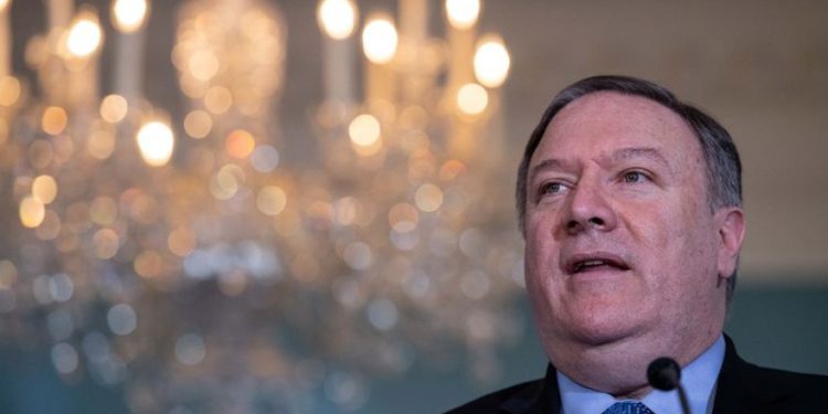 En esta foto de archivo tomada el 13 de diciembre de 2018, el Secretario de Estado de los EE. UU., Mike Pompeo, habla a la prensa en el Departamento de Estado en Washington, DC. (NICHOLAS KAMM / AFP)