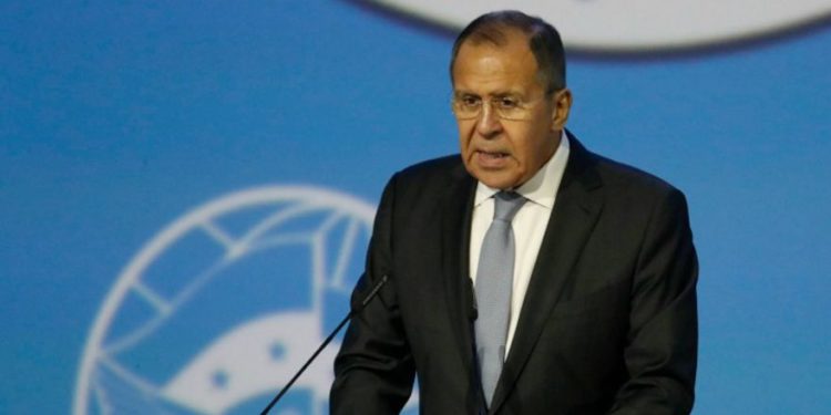 El ministro de Relaciones Exteriores de Rusia, Sergei Lavrov, pronuncia un discurso durante una sesión del Congreso Sirio de Diálogo Nacional en el centro turístico del Mar Negro en Sochi, Rusia, el 30 de enero de 2018. Foto: REUTERS / Sergei Karpukhin.