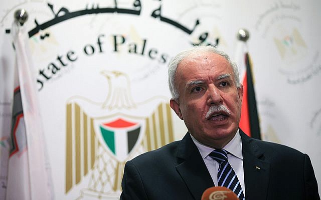 El Ministro de Asuntos Exteriores de la Autoridad Palestina, Riyad al-Malki, en una conferencia de prensa el 10 de octubre de 2014. (Ala Mufarja / Wafa)