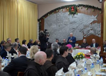 El presidente de la Autoridad Palestina, Mahmoud Abbas, hablando en una cena de Nochebuena en Belén, el 24 de diciembre de 2019. (Wafa)