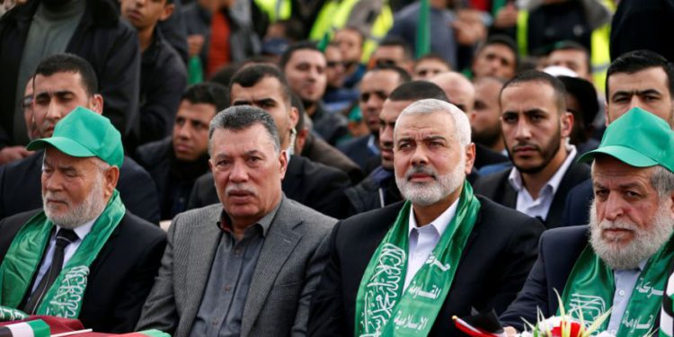 l jefe de Hamas, Ismail Haniyeh, asiste a un mitin del 30 aniversario de la fundación de Hamas, en la ciudad de Gaza, el 14 de diciembre de 2017. (Crédito de la foto: MOHAMMED SALEM / REUTERS)