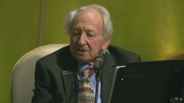 Noah Klieger se dirige a la Asamblea General de la ONU