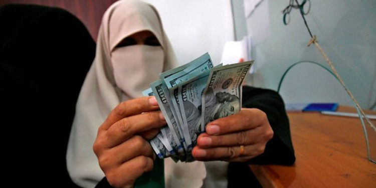 Los funcionarios públicos en Gaza reciben salarios (Foto: AFP)