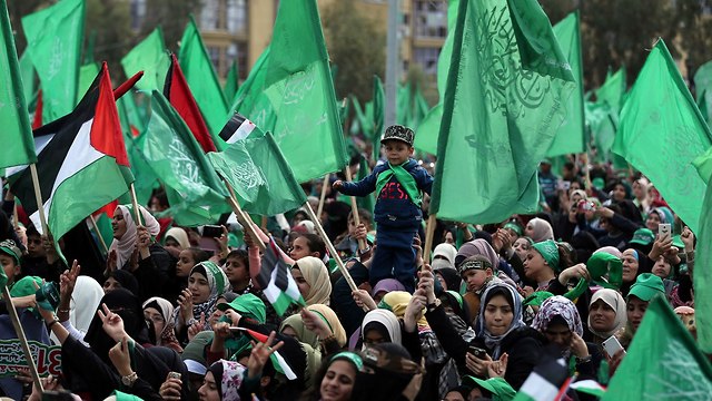 Los partidarios de Hamás asisten a un mitin en Gaza para conmemorar el 31 aniversario del grupo (Foto: Reuters)