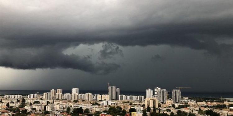 Nubes de tormenta cerca de Haifa, 27 de diciembre de 2018