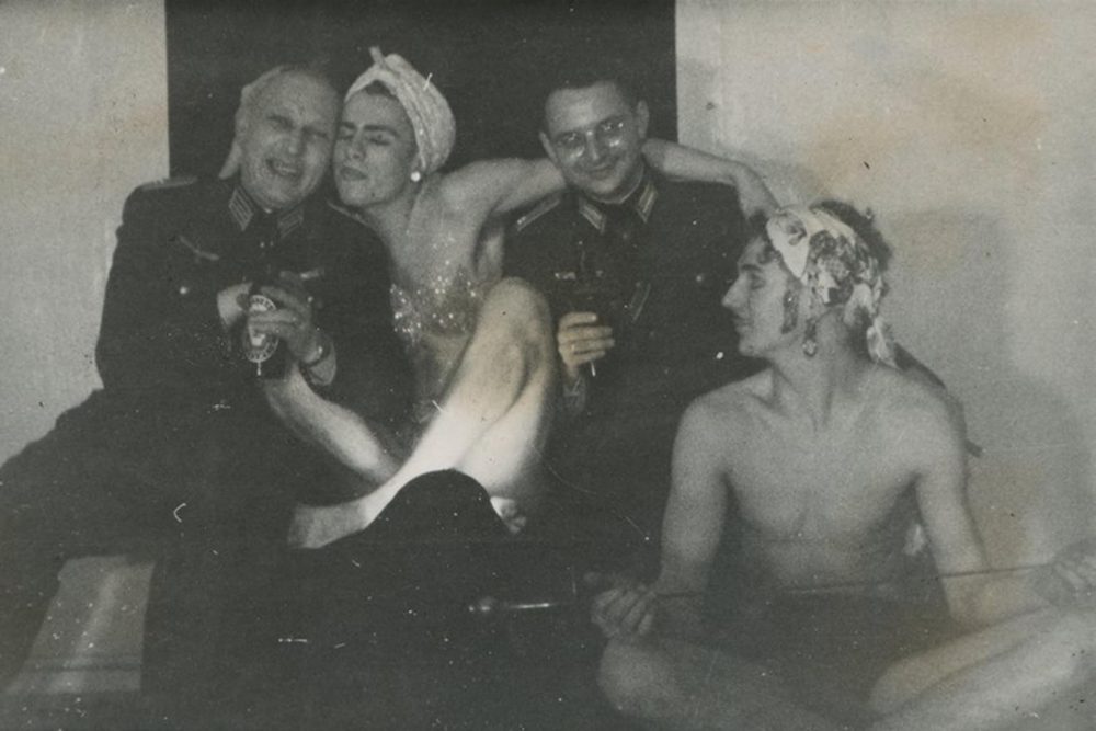 Colección de fotos revela el travestismo entre soldados nazis de Alemania