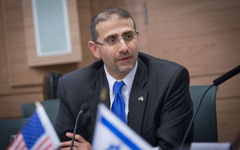 El ex embajador de Estados Unidos en Israel, Dan Shapiro, asiste a una sesión de bienestar en el Knesset, el 17 de enero de 2017. (Miriam Alster / Flash 90)