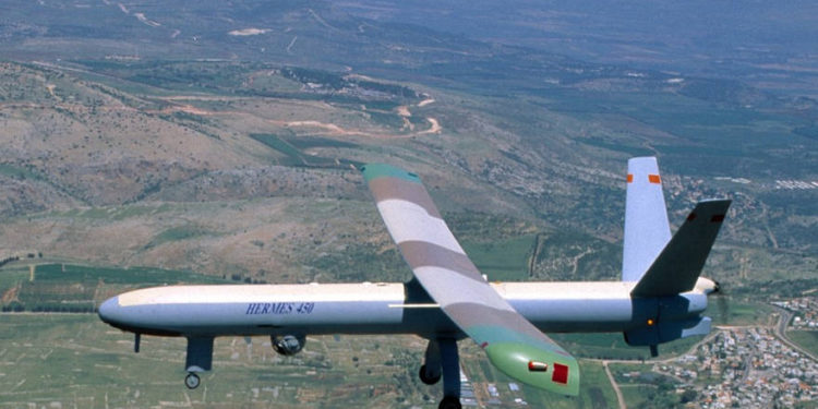 Un avión no tripulado de la Fuerza Aérea israelí, Hermes 450 UAV, fabricado por Elbit (crédito de foto: Elbit a través de Tsahi Ben-Ami / Flash 90)