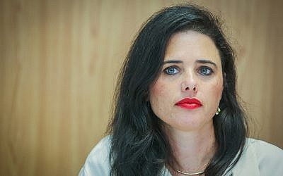 La ministra de Justicia Ayelet Shaked en una conferencia de prensa en Tel Aviv, 5 de septiembre de 2018. (Flash90)