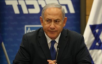 El primer ministro Benjamin Netanyahu lidera una reunión de la facción del Likud en la Knesset el 10 de diciembre de 2018 (Yonatan Sindel / FLASH90)