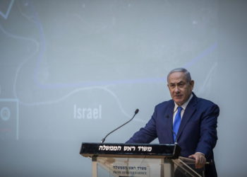 El primer ministro Benjamin Netanyahu hace una declaración a la prensa en la Knesset en Jerusalén, el 19 de diciembre de 2018. (Hadas Parush / Flash90)