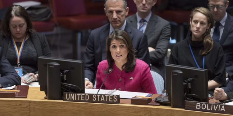 La embajadora de los Estados Unidos ante la ONU, Nikki Haley, habla en una reunión del Consejo de Seguridad de la ONU sobre el Medio Oriente el 19 de noviembre de 2018. (ONU / Rick Bajornas)