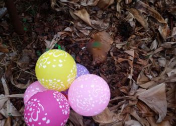 Sospechosos globos incendiarios descubiertos en una comunidad cercana a la frontera de Gaza, 28 de diciembre de 2018 (unidad del portavoz de la policía)