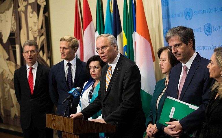 Karel van Oosterom, representante permanente de los Países Bajos ante la ONU, habla antes de una reunión del Consejo de Seguridad sobre Irán en la sede de las Naciones Unidas el 12 de diciembre de 2018. (Kevin Hagen / Getty Images / AFP)
