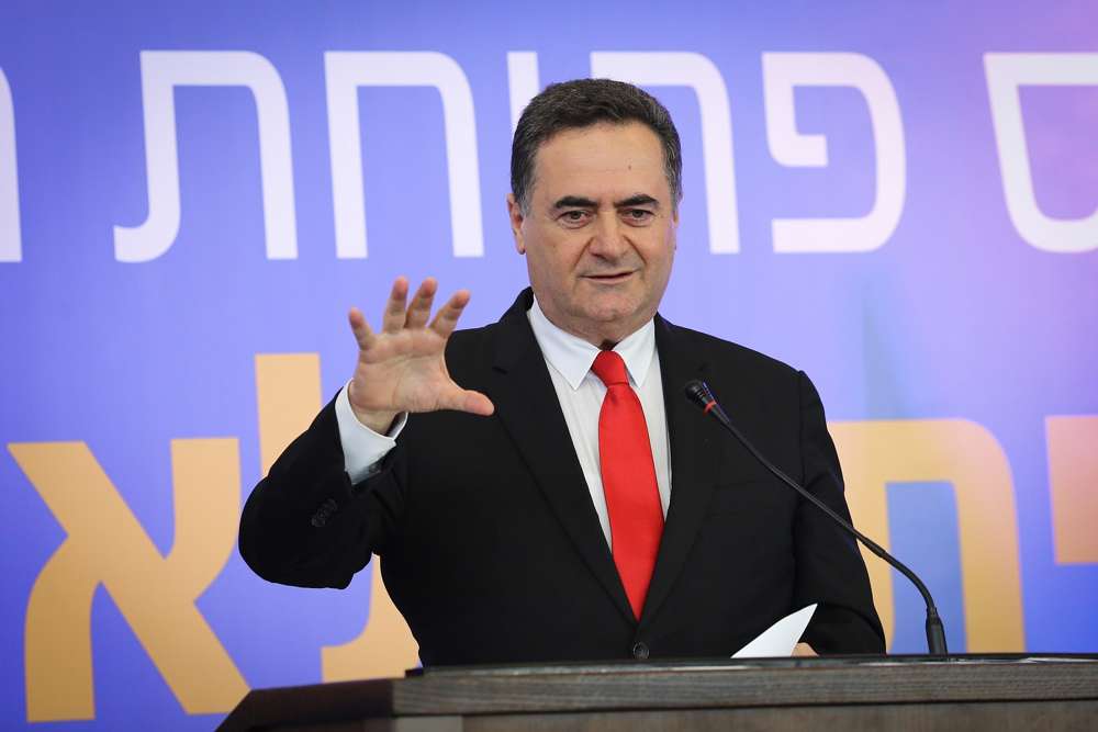 El ministro de Inteligencia y Transporte, Israel Katz, habla durante la ceremonia de inauguración de la nueva estación de tren en la ciudad de Kiryat Malachi, en el sur de Israel, el 17 de septiembre de 2018. (Flash 90)