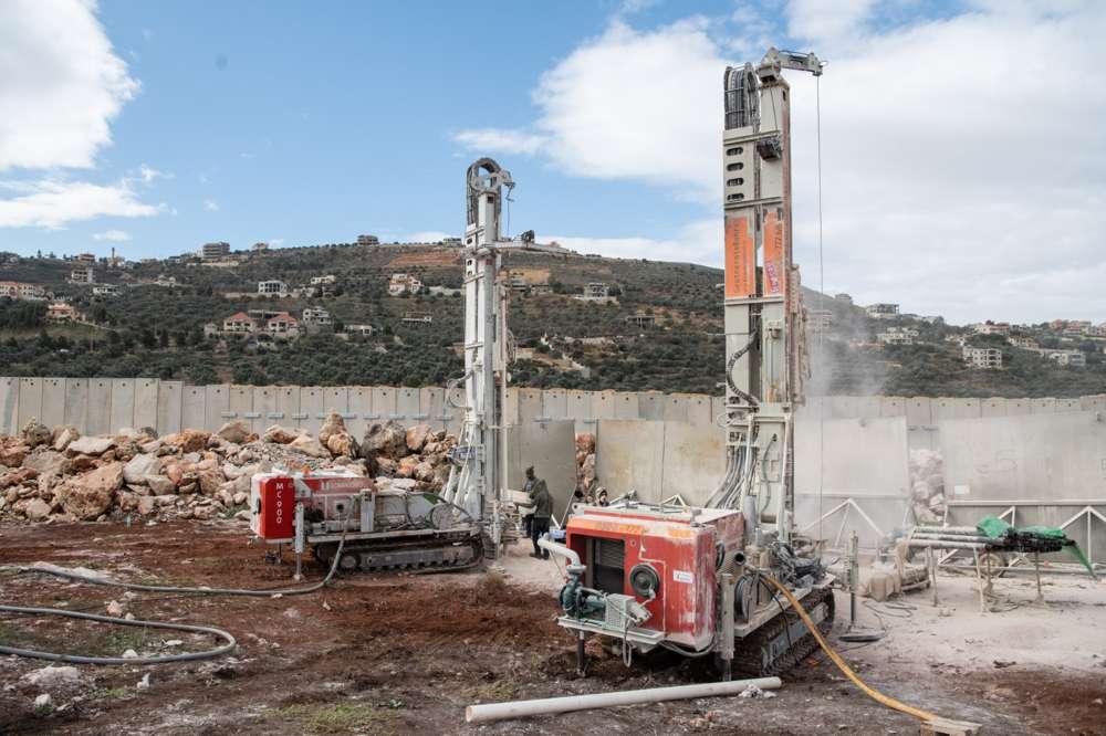 El ejército israelí perfora el suelo al sur de la frontera libanesa en un esfuerzo por localizar y destruir los túneles de ataque de Hezbolá que, según dice, entraron en territorio israelí, el 5 de diciembre de 2018. (Fuerzas de Defensa de Israel)