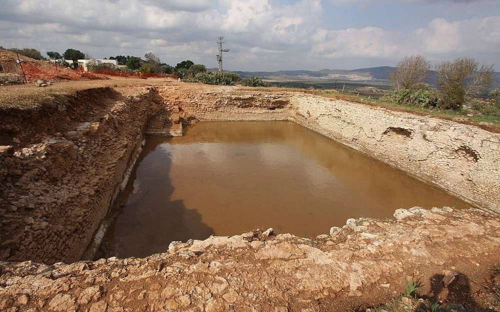 Una piscina del siglo III recientemente excavada en el Parque Nacional Zippori. (Tsvika Tsur / Autoridad de Parques y Naturaleza de Israel)