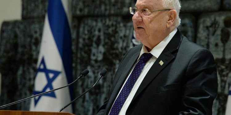 El presidente israelí, Reuven Rivlin, se dirige a los líderes cristianos en una tradicional recepción de Año Nuevo en su residencia oficial el 27 de diciembre de 2018. Crédito: Mark Neiman / GPO.