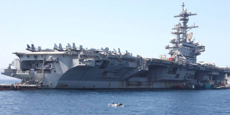 l USS George HW Bush atracó en el puerto de Haifa, en el norte de Israel, el 3 de julio de 2017. (Crédito de la foto: MARC ISRAEL SELLEM / THE JERUSALEM POST)