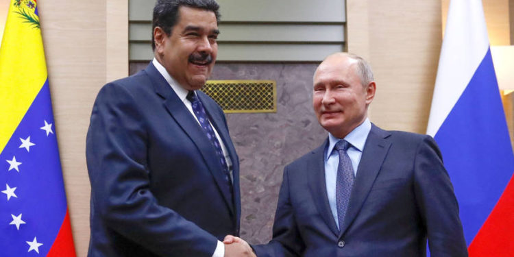 Putin se reúne con Nicolás Maduro en Moscú y muestra su apoya a la dictadura en Venezuela