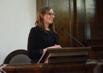 La rabina Rachel Rubenstein está tratando de involucrar a las familias jóvenes en su papel de directora ejecutiva de la Federación Judía del Gran Condado de Orange, Nueva York. (Gail Conklin para la Federación Judía del Gran Condado de Orange / vía JTA)