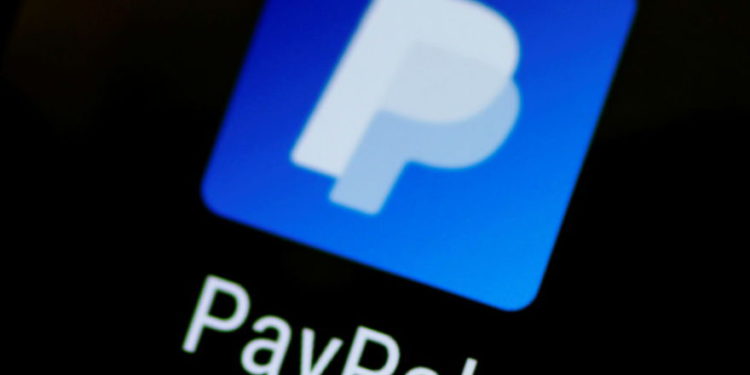 El logotipo de la aplicación de PayPal se ve en un teléfono móvil en esta foto de ilustración. (Crédito de la foto: REUTERS)