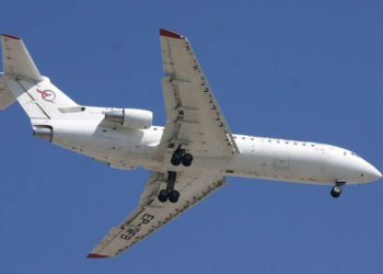 Un aterrizaje de Fars Air Qeshm Yakovlev Yak-42 en el Aeropuerto Internacional de Dubai, Emiratos Árabes Unidos. . (Crédito de la foto: Wikimedia Commons)