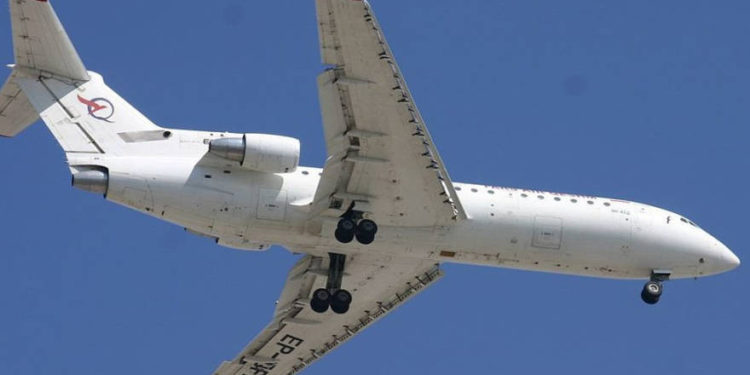 Un aterrizaje de Fars Air Qeshm Yakovlev Yak-42 en el Aeropuerto Internacional de Dubai, Emiratos Árabes Unidos. . (Crédito de la foto: Wikimedia Commons)