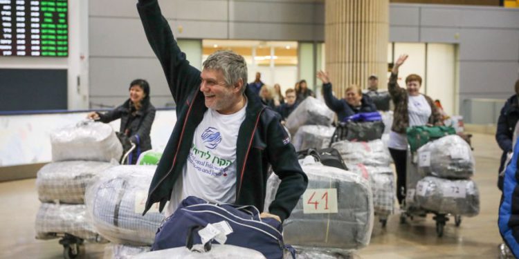 Los judíos ucranianos llegan a Israel. (Crédito de la foto: IFCJ)