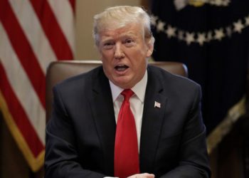 El presidente de los Estados Unidos, Donald Trump, habla durante una reunión de gabinete en la Casa Blanca, el 2 de enero de 2019, en Washington, DC. (Foto AP / Evan Vucci)