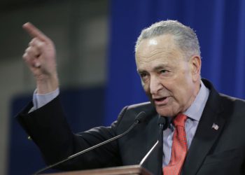 El senador de los Estados Unidos, Chuck Schumer, habla durante una ceremonia de inauguración del nuevo fiscal general de Nueva York, Letitia James, en Nueva York, el domingo 6 de enero de 2019 (Foto AP / Seth Wenig)