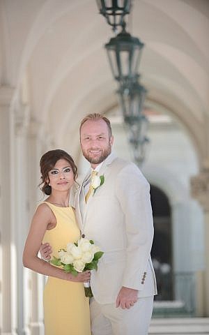 Tania Joya y Craig Burma en el día de su boda (Cortesía)