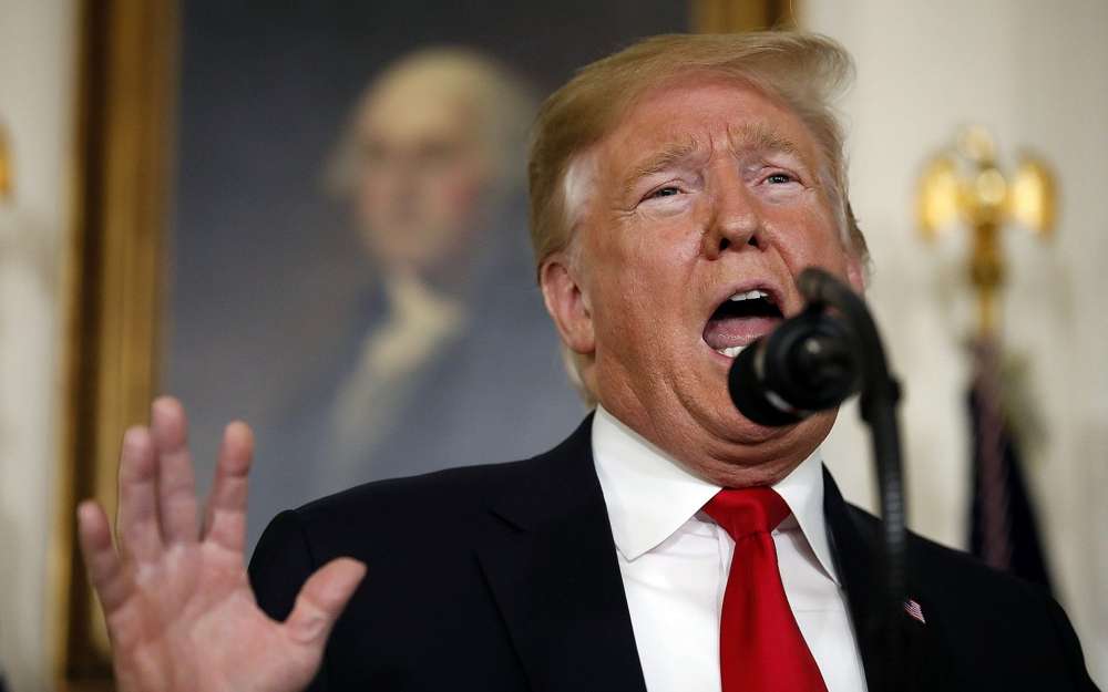 El presidente de los Estados Unidos, Donald Trump, habla sobre el cierre parcial del gobierno, la inmigración y la seguridad fronteriza en la sala de recepción diplomática de la Casa Blanca el 19 de enero de 2019. (Foto de AP / Alex Brandon)