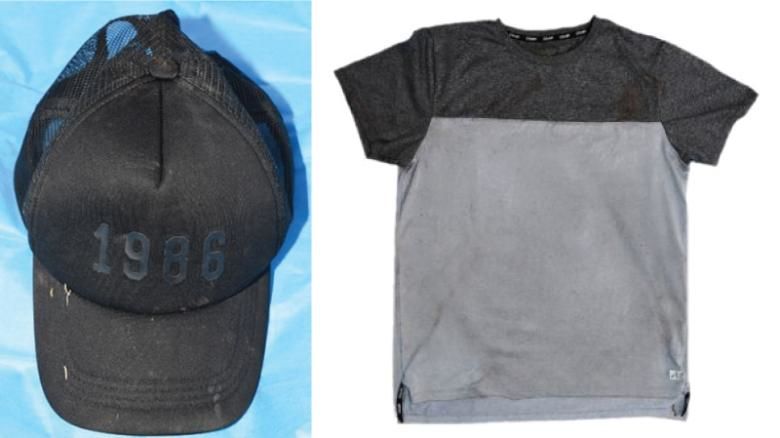 “Clave para acabar con el crimen”. Camiseta y gorro encontrados en la escena.