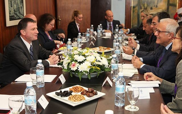 Una delegación de la Asamblea Parlamentaria del Mediterráneo visita la Knesset en Jerusalén, noviembre de 2013. (Knesset)