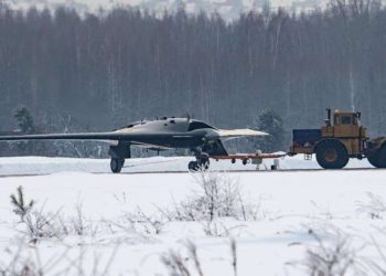 Nuevo avión de ataque no tripulado furtivo de Rusia visto en Novosibirsk