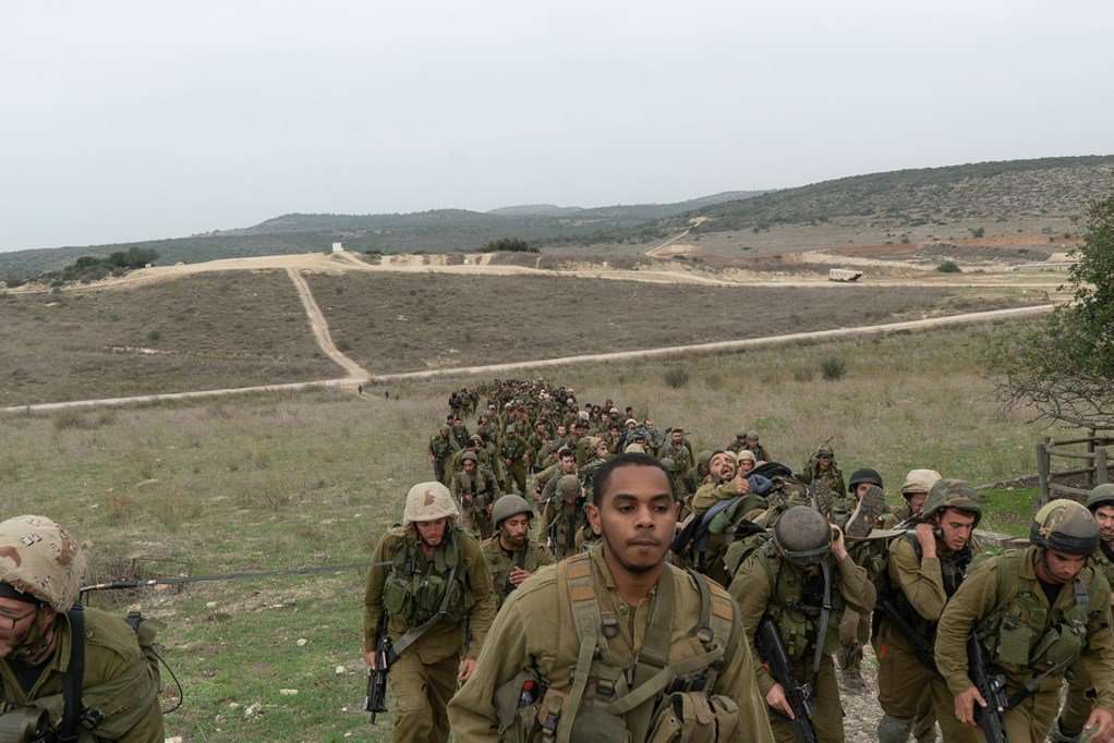 Las tropas israelíes en el recientemente creado Batallón Puertas de Fuego simulan la guerra con el grupo terrorista Hezbolá en el norte de Israel en diciembre de 2018. (Fuerzas de Defensa de Israel)