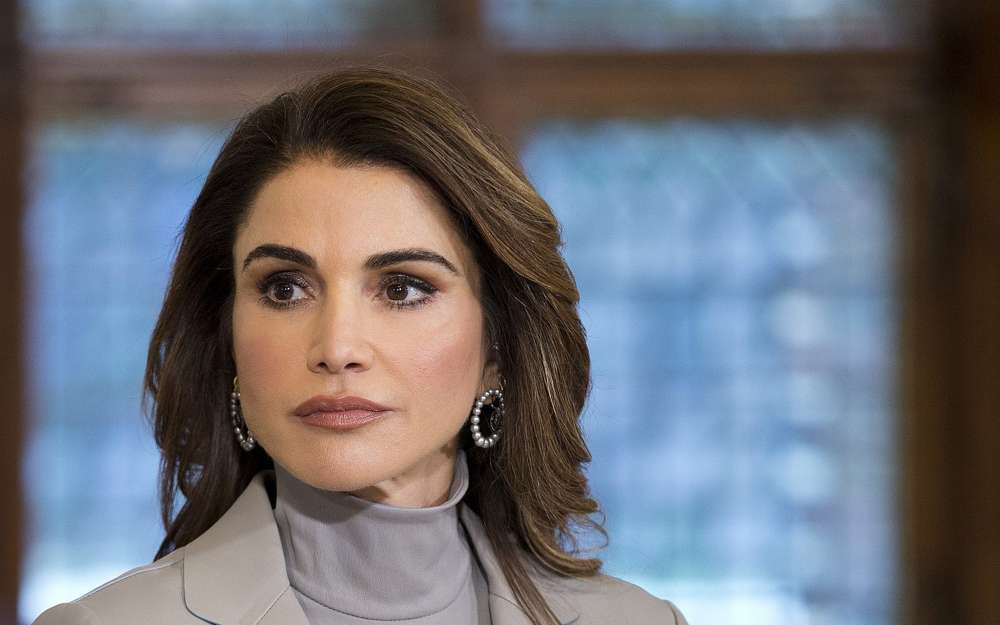 La reina Rania de Jordania escucha discursos durante un almuerzo ofrecido por el Primer Ministro holandés Mark Rutte en La Haya, Países Bajos, el 21 de marzo de 2018. (Foto AP / Peter Dejong)