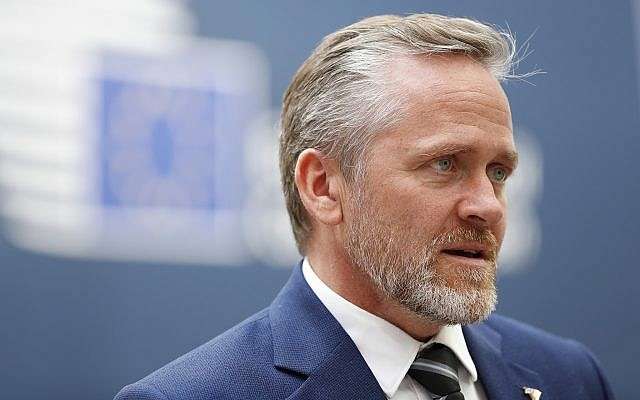 El ministro de Relaciones Exteriores danés, Anders Samuelsen, habla con los medios de comunicación al concluir una cumbre UE-ASEM en Bruselas, el 19 de octubre de 2018. (Alastair Grant / AP)