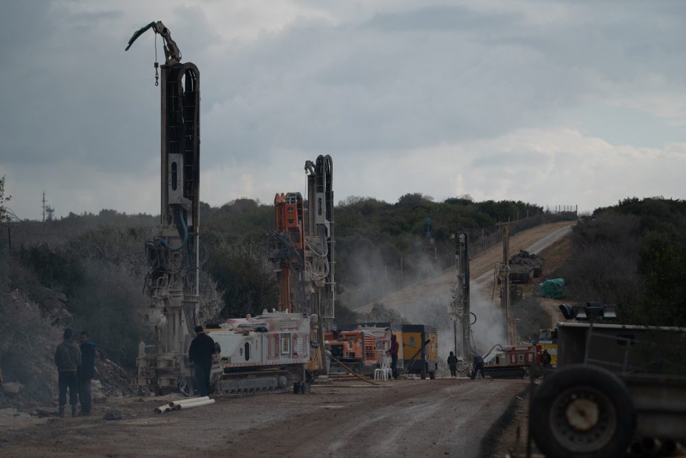 Las tropas israelíes buscan túneles de ataque excavados en Israel desde el sur del Líbano que el ejército israelí cree que Hezbolá planeaba usar en futuras guerras, en enero de 2019. (Fuerzas de Defensa de Israel)