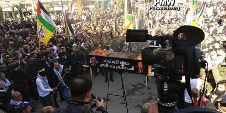 Un mitin a principios de este mes durante el cual habló el vicepresidente de Fatah, Mahmoud Al-Aloul. | Captura de pantalla: Twitter