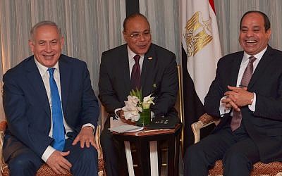 El primer ministro Benjamin Netanyahu se reúne con el presidente egipcio Abdel Fattah el-Sissi en Nueva York el 19 de septiembre de 2017 (Avi Ohayun)