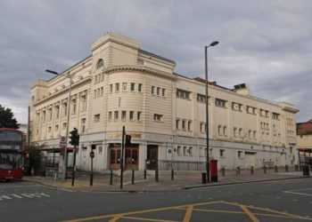 Exposición sobre el Holocausto en mezquita de Londres se cancela debido protestas de musulmanes